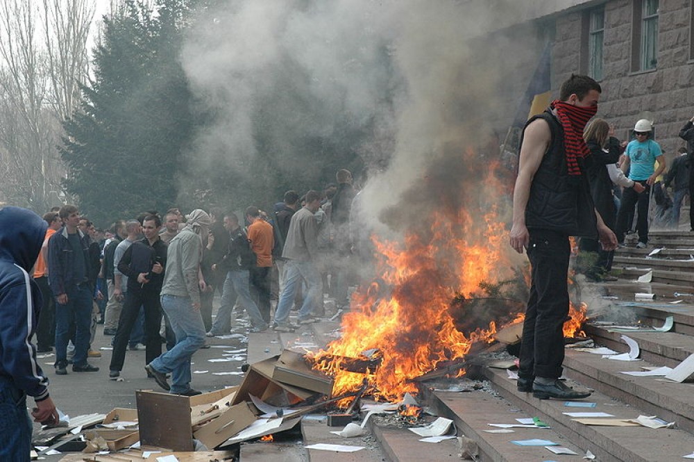FOTO // 12 ani de la protestele din 7 aprilie 2009. De unde au început și cum s-au desfășurat evenimentele în acea zi